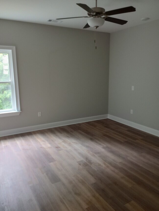 Building Photo - 101 Broad St