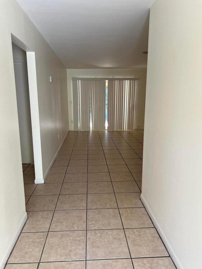 Foto del edificio - 17345 Bush Rd