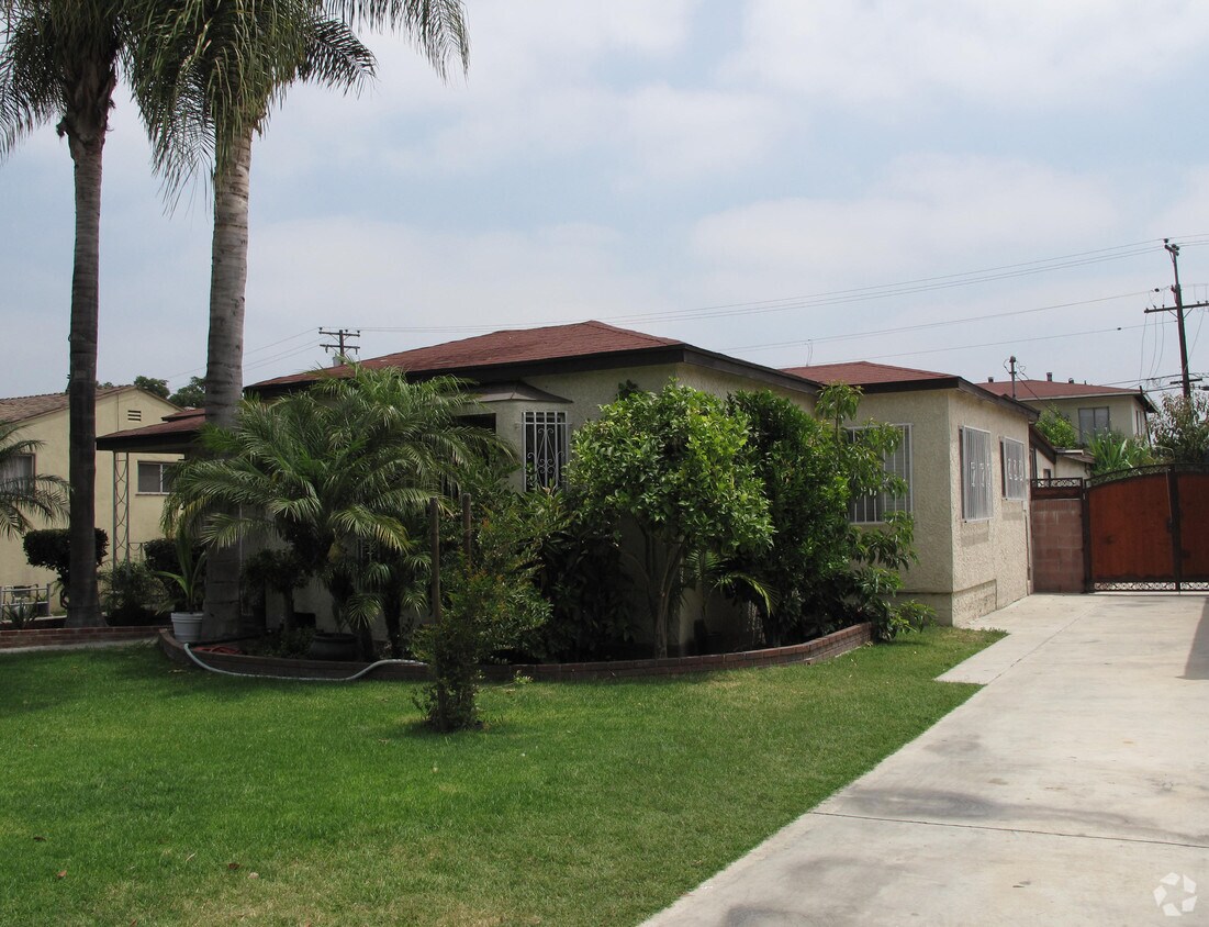 Building Photo - 9624 Pinehurst Ave