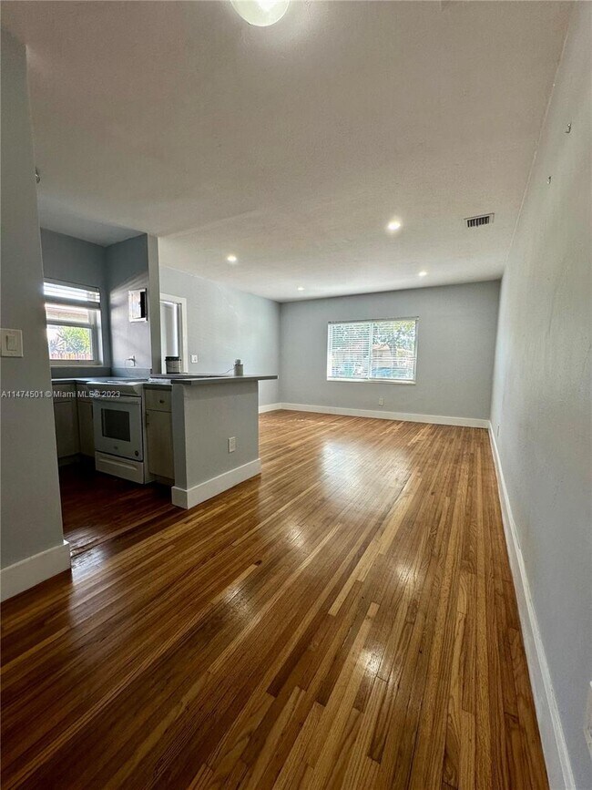 Building Photo - 1155 NE 111th St