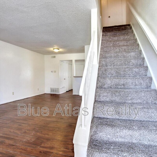 Photo - 2718 Wimbledon Ct Apartment