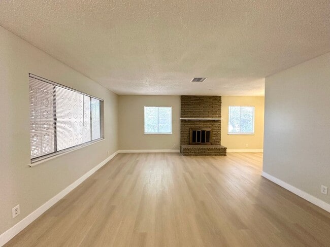 Building Photo - 5917 Alta Dr