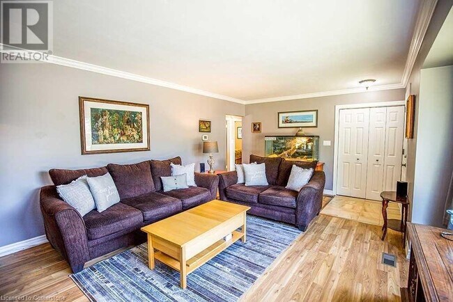 Building Photo - 19 Meadowlark Dr