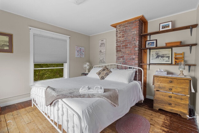 Building Photo - 79 Alexander St