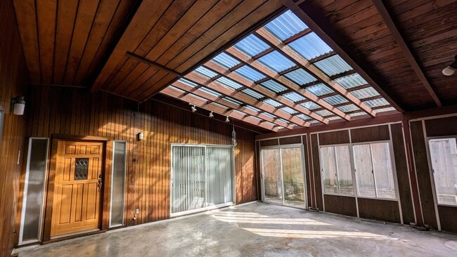 Building Photo - Spacious 4Bed/3Bath House Home in El Cerrito!