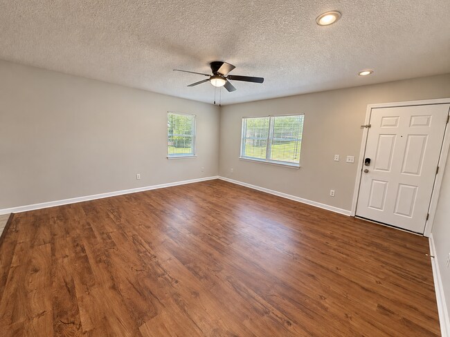 Building Photo - Enjoy the charm of St. Augustine living without the restrictions of an HOA!