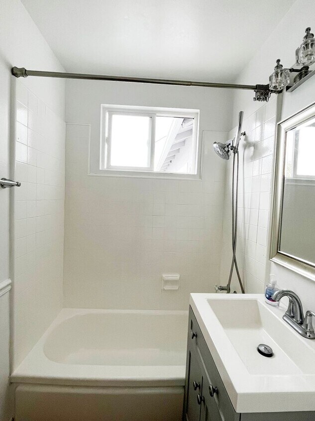 Foto del edificio - 4056-4058 164th Lawndale