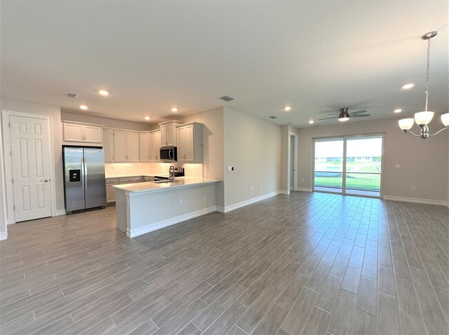 Building Photo - ** ENBROOK AT NAPLES ** 2 BED + DEN / 2 BA...