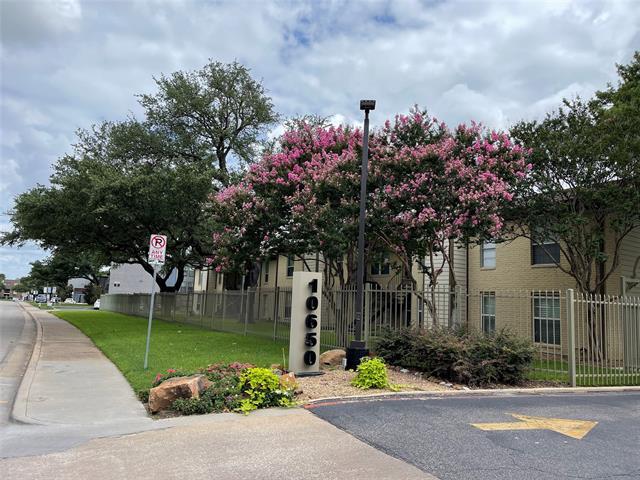 Foto principal - 10650 Steppington Dr