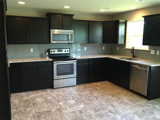 Building Photo - 2307 Longwood Dr
