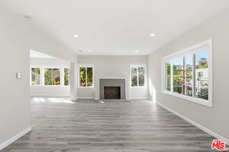 Building Photo - 6314 Primrose Ave