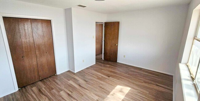 Foto del edificio - 724 Laurelwood Dr