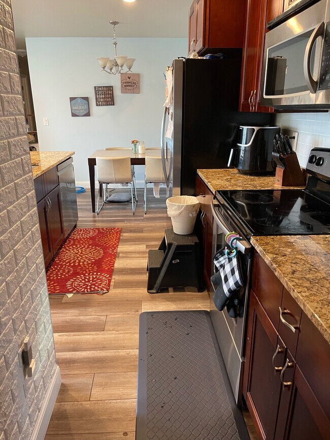 Foto del edificio - 829 Canada Ave