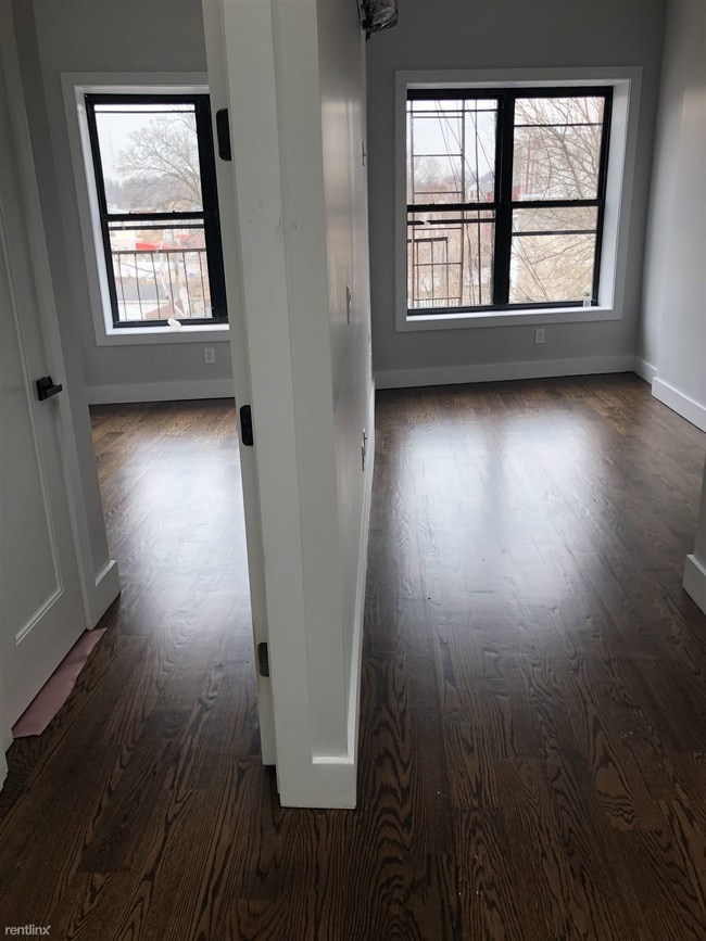 Building Photo - 3 br, 1.5 bath Apartment - 3233 Fulton St