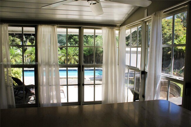 Foto del edificio - 501 NW 28th Ct