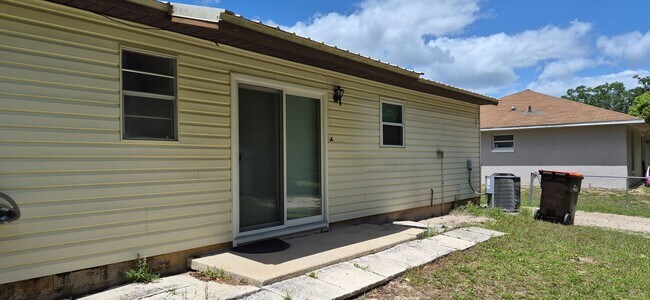 Foto del edificio - Establish Home and Neighborhood