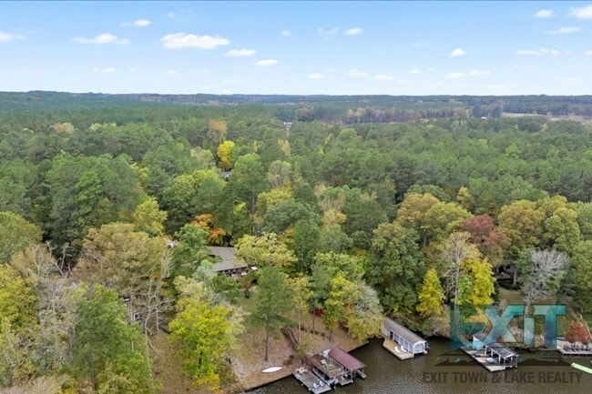 Building Photo - Lakefront Rental in Long Branch Shores