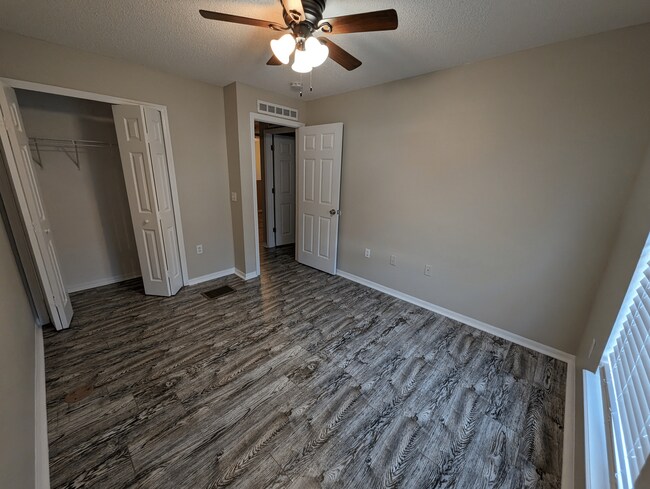 Foto del edificio - 4630 Ashburn Square Dr