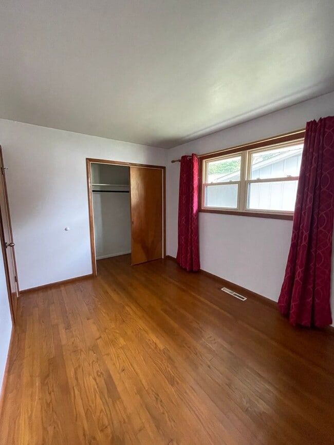 Photo - SINGLE FAMILY HOME - Fenced yard