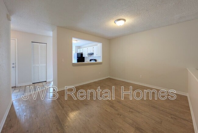 Building Photo - 4514 Melissa Ct W