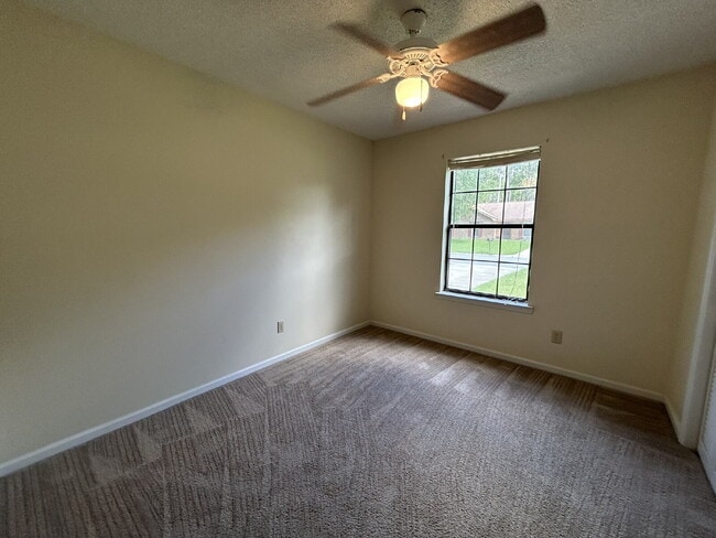 Building Photo - Home For Rent