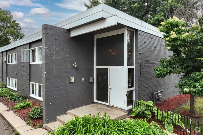 Covered Front Entrance to Apartment Complex - 2205 Bryant Ave S