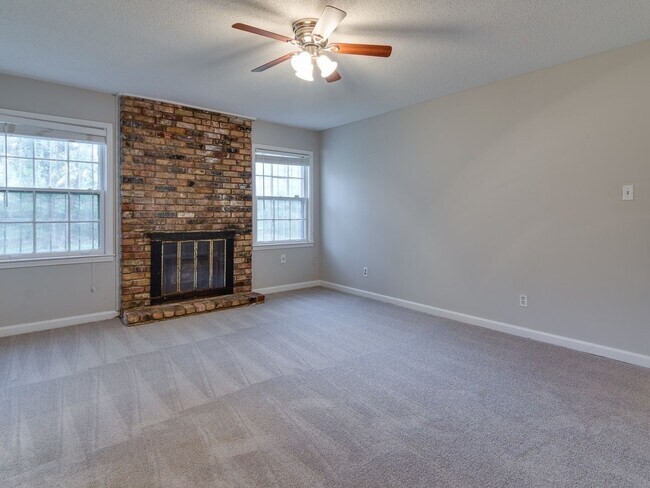 Building Photo - Great 3 Bedroom, 2 Bathroom Rental Home in...
