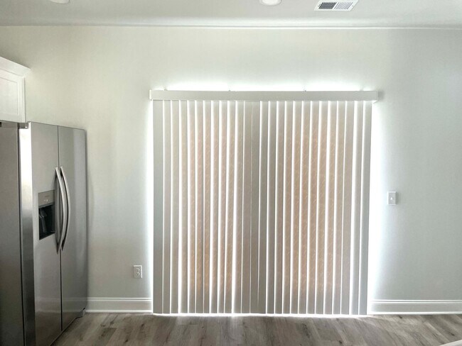 Building Photo - Market Common - Pet Friendly 2 Bedroom, 2....