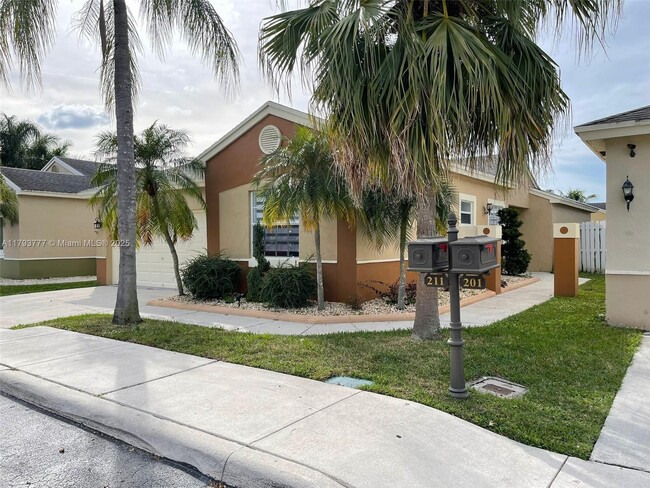 Building Photo - 211 E Riverbend Dr