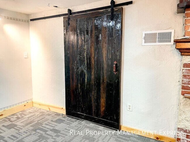 Foto del edificio - 2 Bedroom 1 Bathroom Apartment near August...