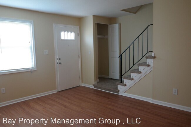 Building Photo - 3 br, 1.5 bath House - 5690 Arnhem Road