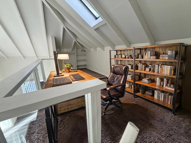 Foto del edificio - 4530 Whitsett Ave