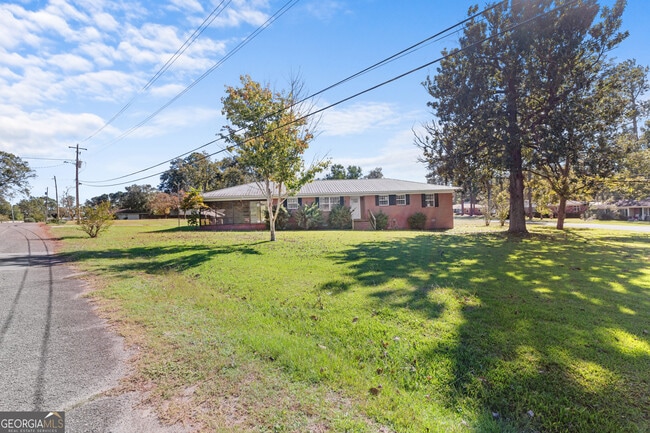 Building Photo - 202 Laurel Dr