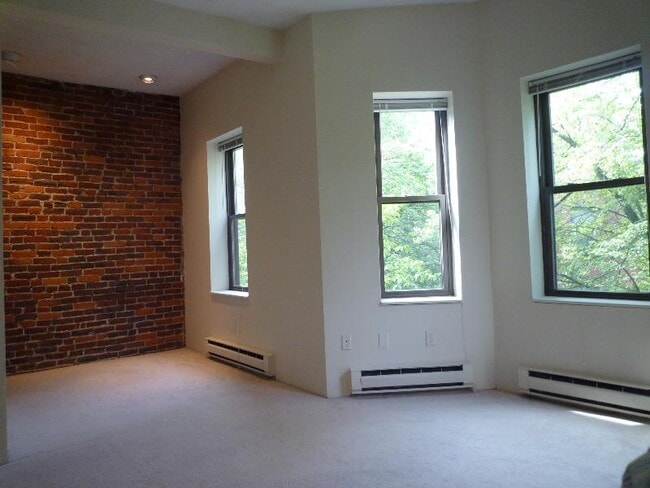 Building Photo - 61 St Germain St