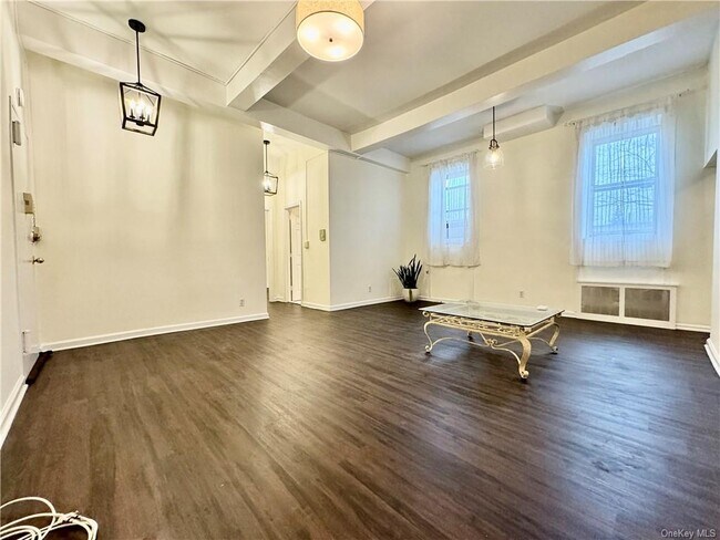 Building Photo - 1 Oakridge Pl