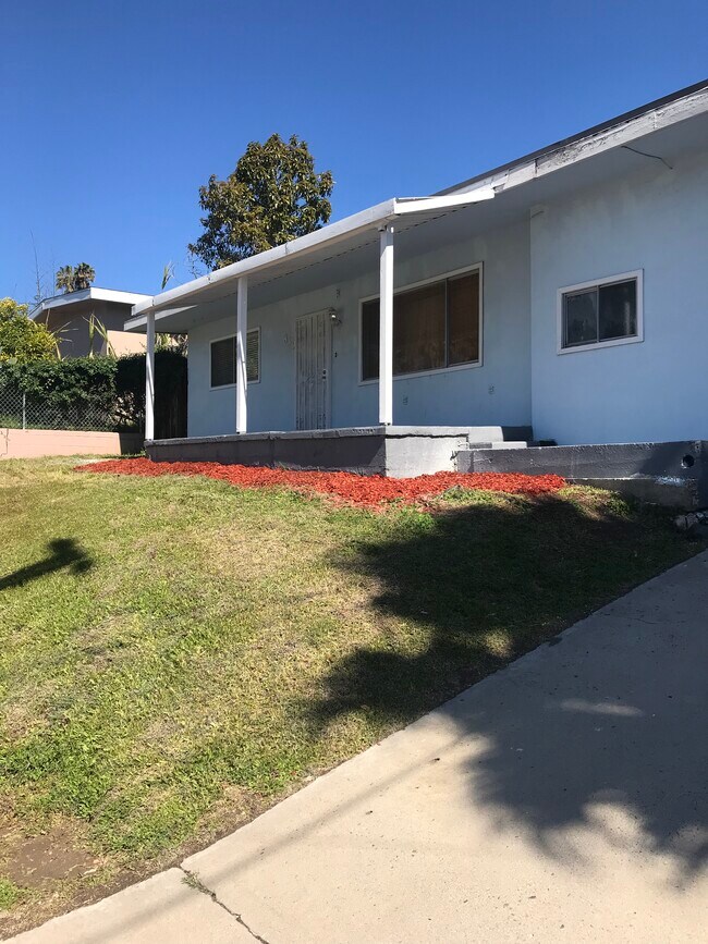 Building Photo - 839 Galopago St