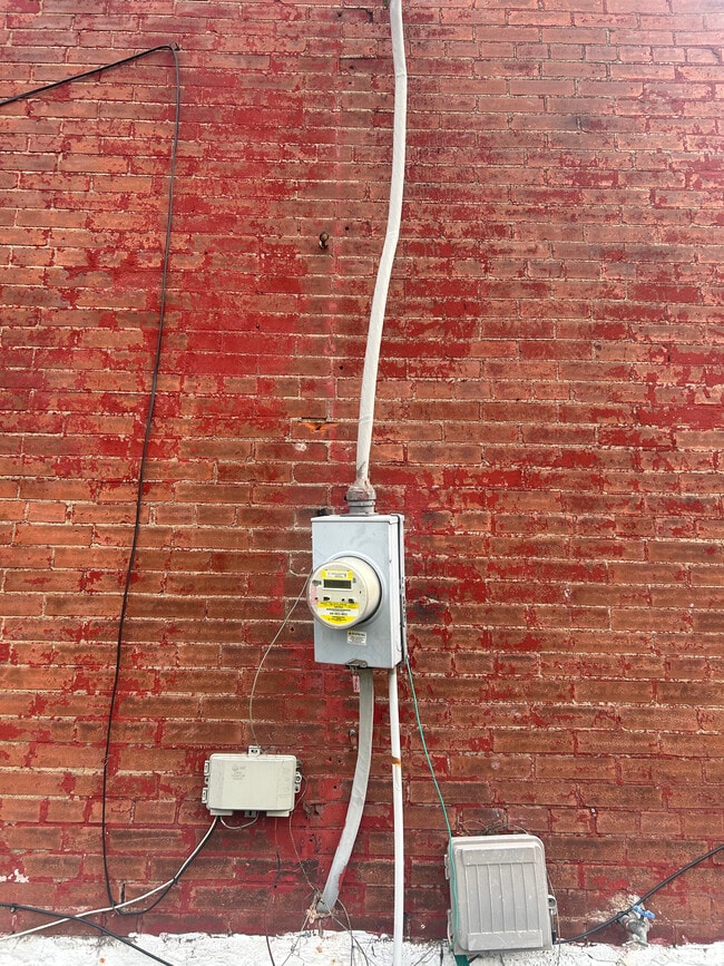 Building Photo - 4043 Camellia Ave