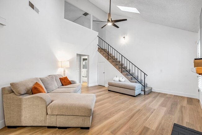 Foto del edificio - 3656 W Harvard Ave