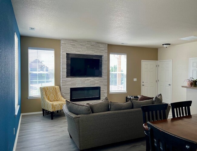 Building Photo - 12783 Leyden St