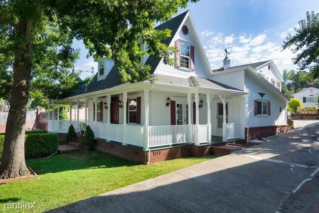 Foto del edificio - 2 br, 1 bath House - 134A Broad Street