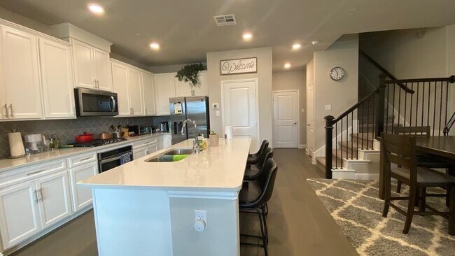 Photo - 2008 Naples Dr Apartment