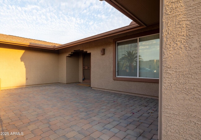 Building Photo - 10005 W Oak Ridge Dr