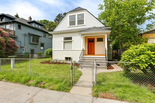 Building Photo - 3817 N Borthwick Ave