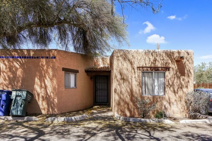 Foto principal - Coming Soon: Spacious 2BR/1BA-Central Loca...