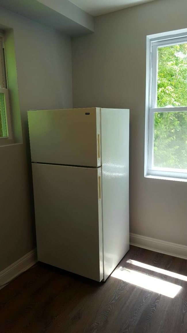 Building Photo - 420 Littleworth Ln