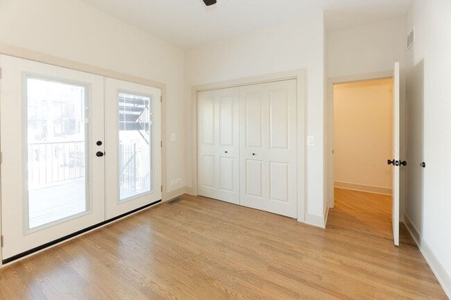 Building Photo - 1320 W Diversey Pky