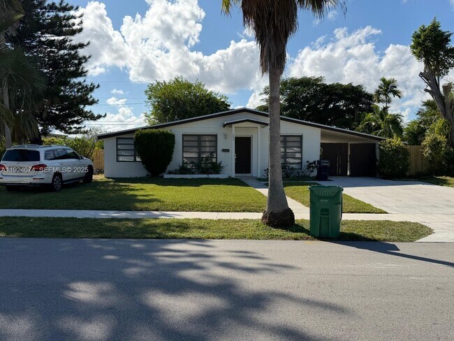 Foto del edificio - 19810 Holiday Rd