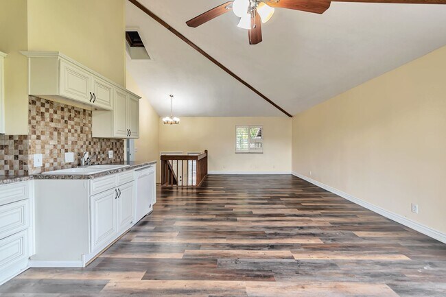 Building Photo - Remodeled Row End Rambler Townhome in Jack...