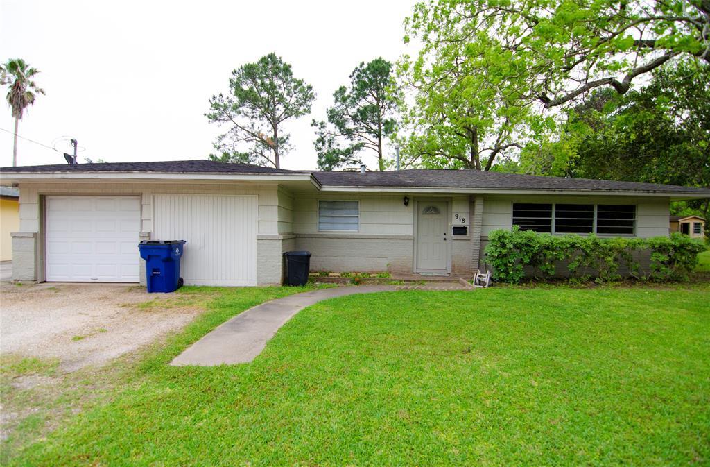 918 E Cedar St, Angleton, TX 77515 House Rental in Angleton, TX