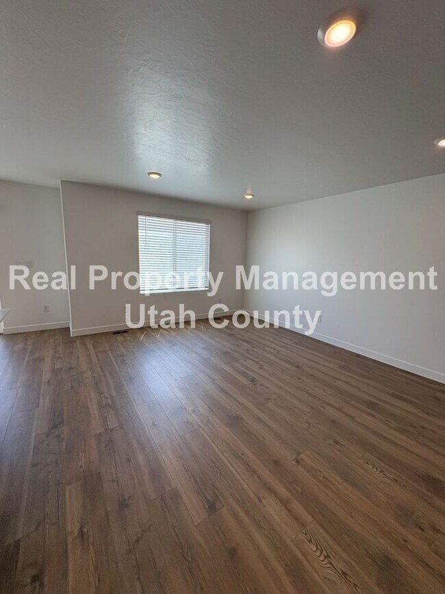 Foto del edificio - 837 E Oakum Ln